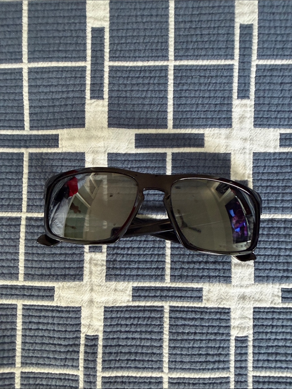 Men's Oakley Polarized Sunglasses - Black Frame with Gray Lenses